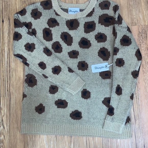 Wrangler leopard print sweater. - Picture 1 of 2